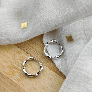 Dainty Simple Twist Huggie Hoop Unisex Earrings in 925 Sterling Silver Gifts - Picture 1 of 12
