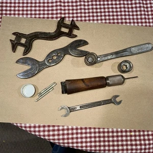 Konvolut 5 ausgefallene & seltene Schraubenschlüssel und Werkzeuge - Bild 1 von 12