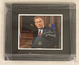 Martin Sheen Signed Autographed 8x10 Photo framed “The West Wing” Jed JSA COA - Picture 1 of 8