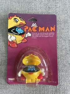 Juguete de cuerda Tomy vintage 1982 Ms Pacman coleccionable en tarjeta nuevo sellado - Imagen 1 de 4