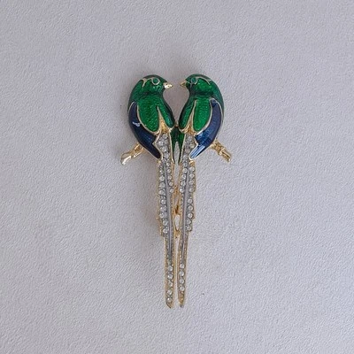 Broche Martha M Powers Pájaros Loros Años 90 Esmalte Verde Pavé Cristales Agapornis  Foto 1 de 4