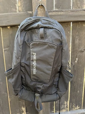 Mochila Patagonia Unisex Negra Nylon Correas Ajustables Multi Bolsillos Yerba 22L Foto 1 de 4