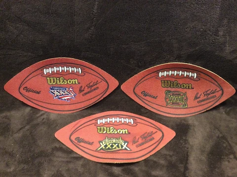 New England Patriots SUPER BOWL WILSON LEATHER FOOTBALL DISPLAY Lot Tom Brady Cover