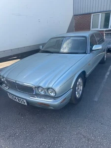 1999 Jaguar XJ8 4.0L V8 Sovereign Spares or Repair - Picture 1 of 8