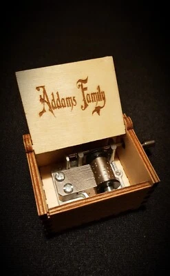 Boîte à musique en bois La Famille Addams Musique générique - Personnalisable