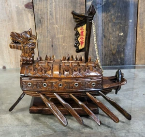 Barco de barco tallado en madera vintage con caja de baratijas dragón - Imagen 1 de 11