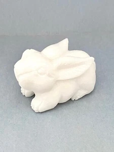 Estatuilla de conejo tallada en piedras preciosas de mármol blanco natural, 148,61 g (5,24 oz) - Imagen 1 de 2