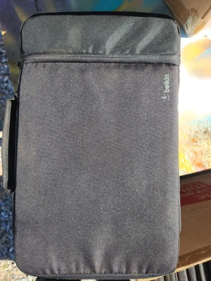 Funda de Transporte Belkin Acolchada 13" para Laptop Negra con Bolsillo Apple Chromebook Foto 1 de 2