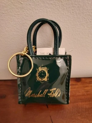 BOLSO DE MANO MARSHALL FIELD'S NUEVO CON ETIQUETAS LLAVERO VINILO VERDE 4" ALTO COMO NUEVO  Foto 1 de 4