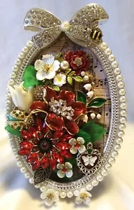 JEWELRY ART-Beautiful Rhinestone Florals in Faux Pearl Frame - Picture 1 of 8