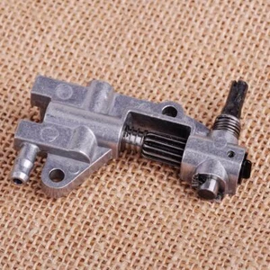 Oil Pump Replacement fit for Chinese Chainsaw 4500 5200 5800 45CC 52CC 58CC qn - Picture 1 of 4