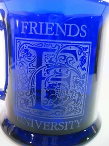 Friends University Central KS College F Scroll Floral Kobaltblau Kaffeetasse Becher - Bild 1 von 10