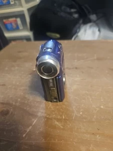 DXG Model 305V Digital Camcorder 3.0MP With 4x Digital Zoom - Picture 1 of 4