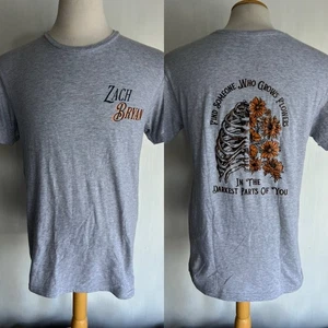 Camiseta Gris Mediana ZACH BRYAN (2022) Oficial "Encuentra a alguien que crece flores" - Imagen 1 de 5
