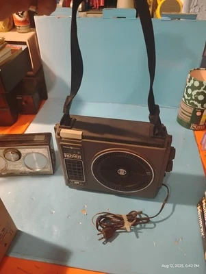 GE 3-5503 1976 "THE LOUDMOUTH" reproductor portátil de 8 pistas Boombox... Funciona Foto 1 de 4