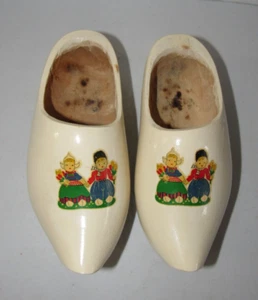 IVORY COLOR HOLLAND DUTCH KIDS GRAPHIC ART HAND-CARVED WOOD CLOGS 6.5" LONG - Picture 1 of 5