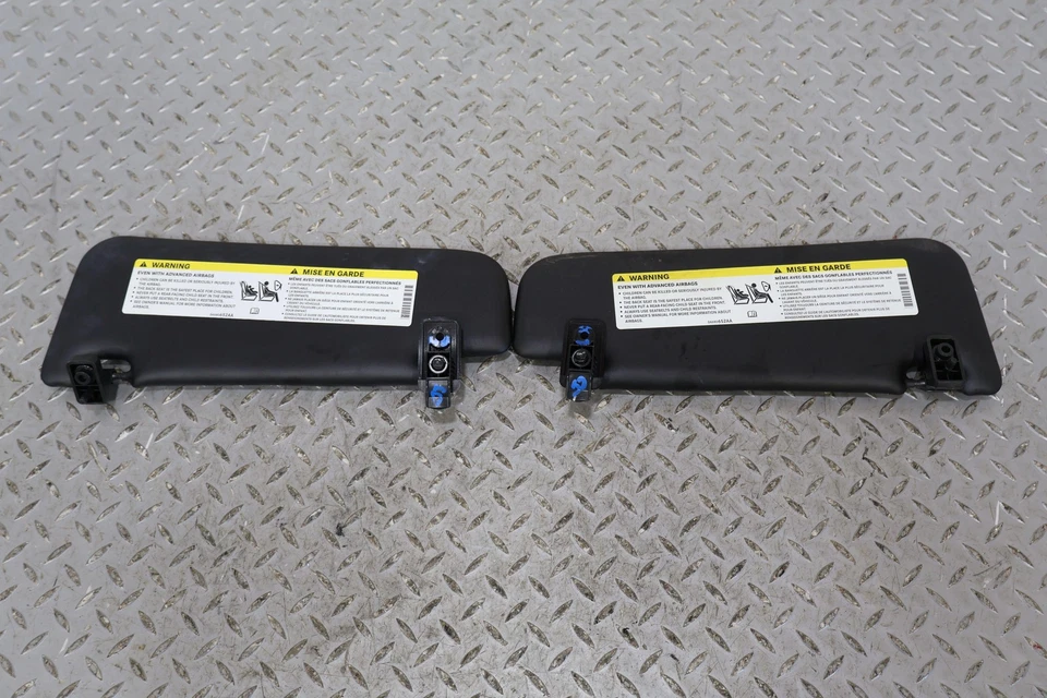 Пара внутренних солнцезащитных козырьков для левой и правой стороны 12–17 Fiat 500 Abarth (черные XX) - Изображение 1 из 4