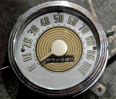 Velocímetro original Ford Super Deluxe 1947-1948 cupé - restauración perfecta... Foto 1 de 3