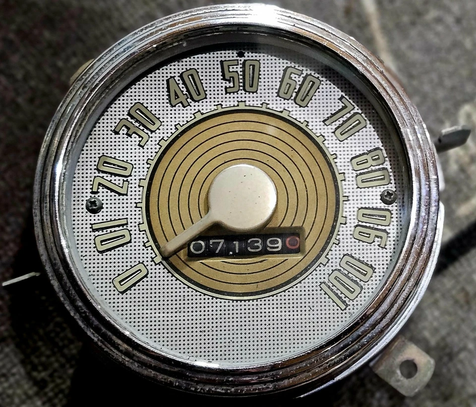 Velocímetro original Ford Super Deluxe 1947-1948 cupé - restauración perfecta... Foto 1 de 3