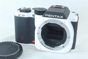 Pentax K-01 Spiegellose Digitalkamera Body Weiß Schwarz 3422 Auslösungen TOP - Bild 1 von 8