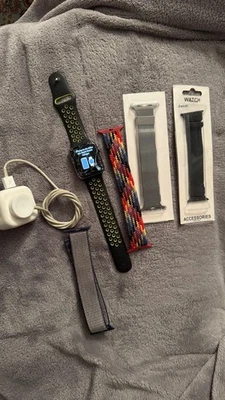 Apple Watch Series 2, 42mm Nike Edition, Broken Screen - Image 1 of 4