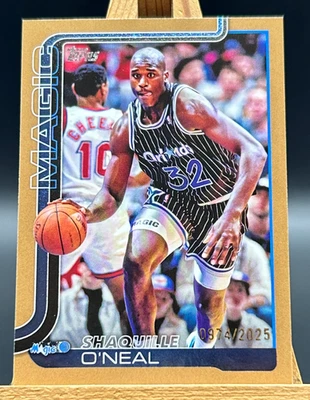 Baloncesto insignia Shaquille Oneal 2025-26 Topps 0974/2025 Magic #260 Foto 1 de 3