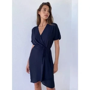 Aritzia Babaton Wallace Wickelkleid Medium - Bild 1 von 10