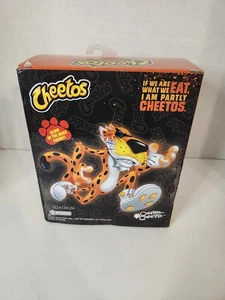 Cheetos Chester Cheetah Flamin' Hot 6-Inch Actionfigur Glow-in-the-Dark - Bild 1 von 8