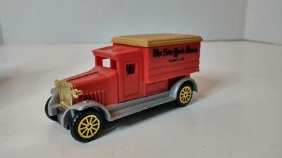 Camión de juguete de plástico vintage New York Times Delivery - aproximadamente 4" Foto 1 de 4