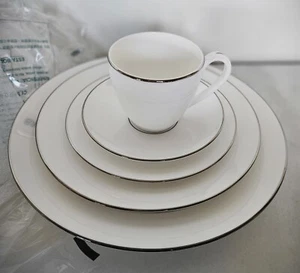 Lenox Continental Dining Platinum - 5 Piece Place Setting - NEW in Box !! - Picture 1 of 6