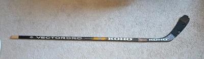 JAROMIR JAGR Mid 90s Signed Pittsburgh Penguins NHL Game Used Shaft And Blade  - Image 1 of 2