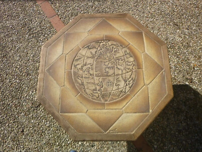 TABLE BASSE HEXAGONALE EN BOIS ET EN CERAMIQUE SIGNÉE BARROIS VALLAURIS CAPRON - Photo 1/4