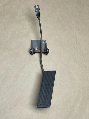 Jeep Wrangler TJ 1997-2006 Gas / Accelerator Pedal Throttle Bracket  FREE SHIP - Image 1 of 4