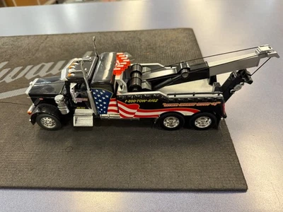 Jada Toys Peterbuilt  Black  Tow Truck 1:32 Scale Die-Cast - Image 1 of 4