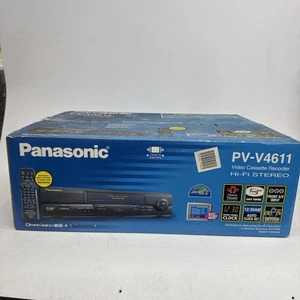 Panasonic PV-V4611 Línea Azul VCR Omnivision 4 Cabezales Hi-Fi Estéreo Nuevo - Imagen 1 de 5