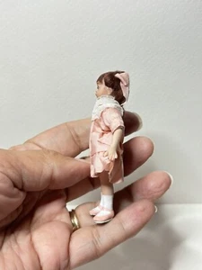 1/12th Scale Girl In Pink Silk, Original Janna Joseph & Tag,Miniature Doll NEW - Imagen 1 de 6
