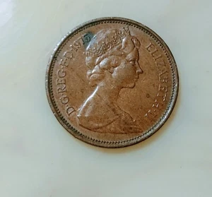 UK British 2 New Pence 1975 Elizabeth II Foreign Coin EXTREMELY RARE - Picture 1 of 2