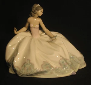 LLADRO***** AT THE BALL**** ***Ret$ 695 *** IN ORIGINAL BOX - Bild 1 von 9