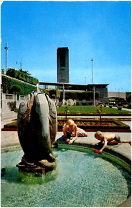 Boy Playing in Fountain Oakes Gardens Tower Niagara Falls Canada Chrome Postcard - Picture 1 of 2