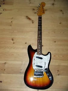 FENDER JAPAN MUSTANG MG69 1994-5 ristampa del 1969 nave Sunburst dal GIAPPONESE - Foto 1 di 12