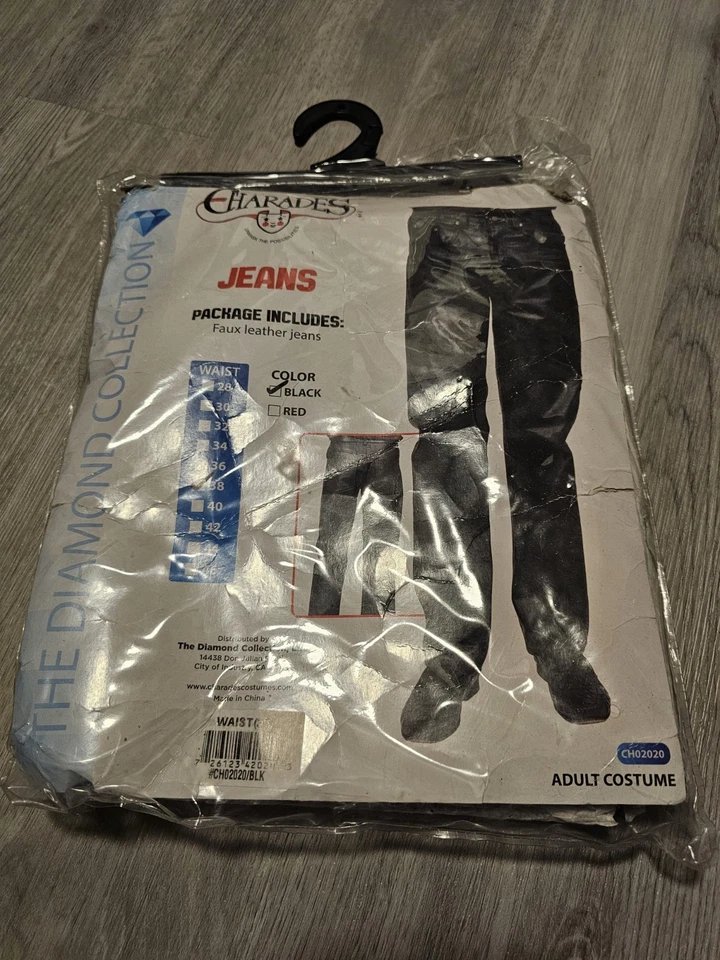 Jeans Charades imitación cuero cintura 38 Foto 1 de 3