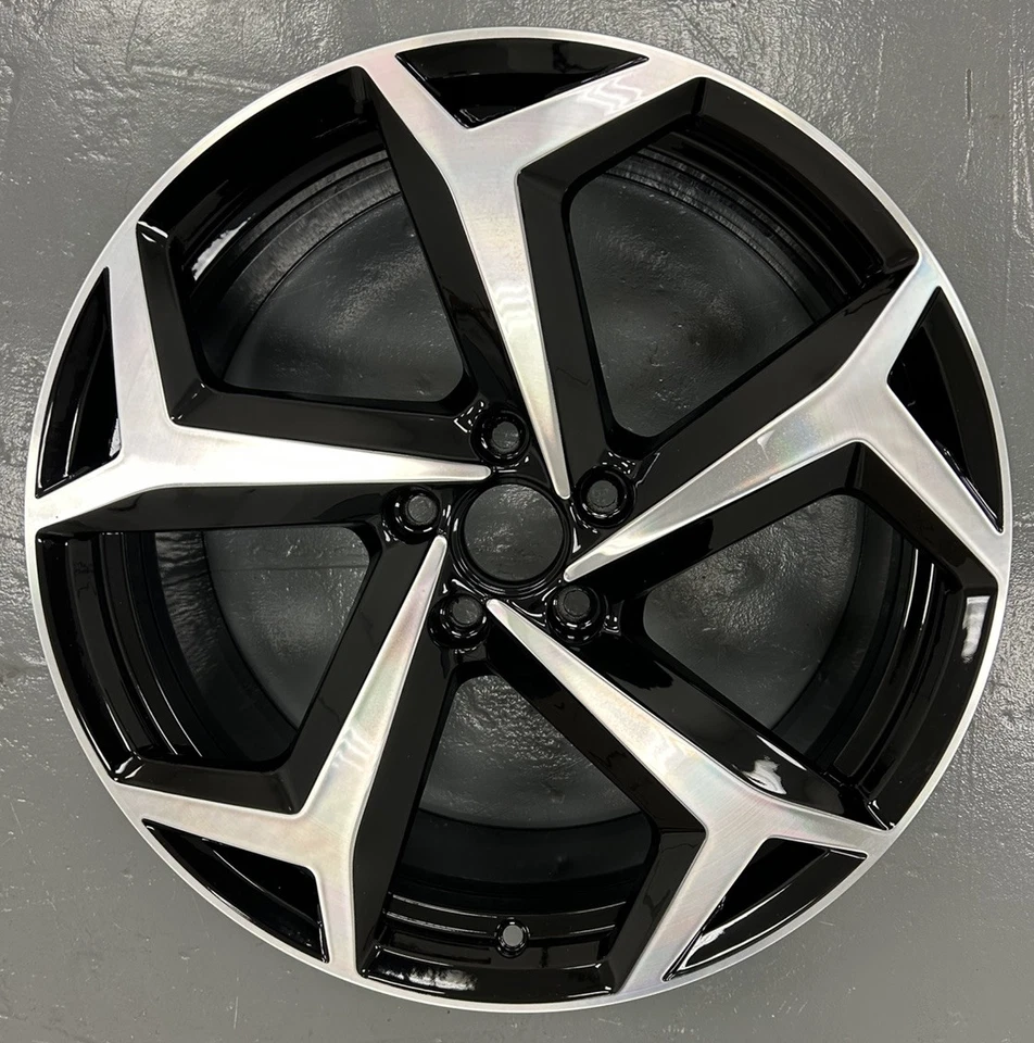 Volkswagen Passat 2020 2021 2022 OEM 19" Wheel 70070 96522 561601025ABFZZ - Image 1 of 4