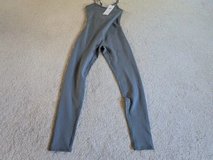 Aerógrafo Alo Yoga One And Done One Piece Acero Gris Talla S Nuevo con Etiquetas - Imagen 1 de 16