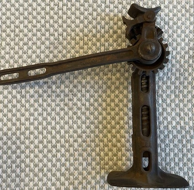 Antiguo gato automotriz Ford Foto 1 de 4