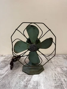 VINTAGE 1920's era ARCTIC AIRE Metal Desk Fan #5132 11" Tall Green - Tested - Picture 1 of 8