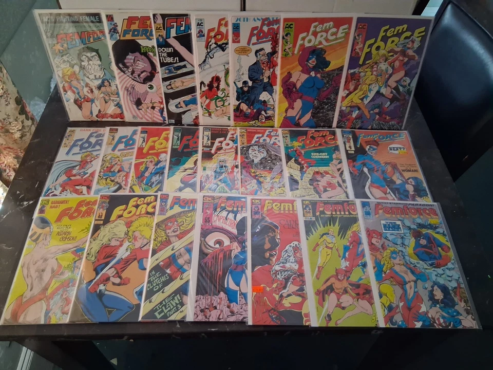 ¡FEMFORCE! Gran Lote de 22 AC Comics Bill Negro GGA En muy buen estado o mejor, ¡ver descripción! Foto 1 de 4