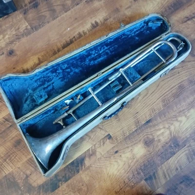 Trombón Grand BUESCHER de colección Elkhart #17720 piezas o reparación con estuche rígido Foto 1 de 4