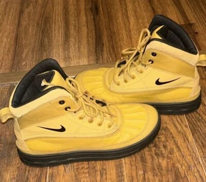 Stivali alti MOLTO BUONI Nike ACG Woodside 2 GS Tan Wheat Youth TAGLIA 6 524872-703 - Foto 1 di 11
