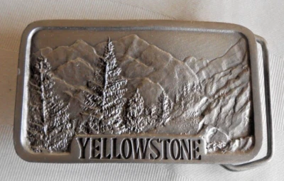Hebilla de cinturón de latón Yellowstone Scenic Trees Mountains de Indiana Metal Craft 1978 Foto 1 de 2