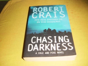 Chasing Darkness 2008 Paperback Novel By Robert Crais crime thriller - Picture 1 of 3